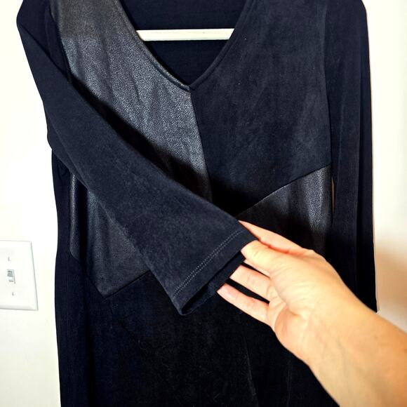 Chico’s Travelers Mixed Media Asymmetrical Tunic Size 0 (US 4/6) Wrinkle-Free - Picture 4 of 8